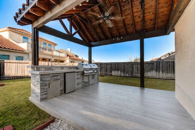 Building Photo - 2422 Camden Creek Ln