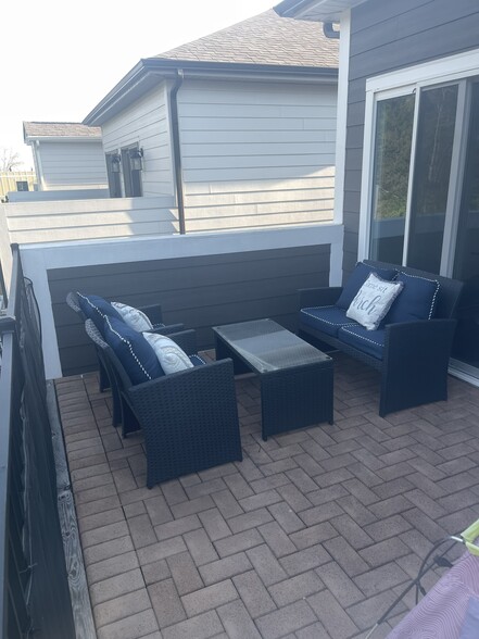 Building Photo - 126 Oasis Dr