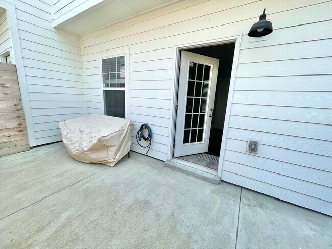 Building Photo - FURNISHED (or not) Like New 2020 Build Old...
