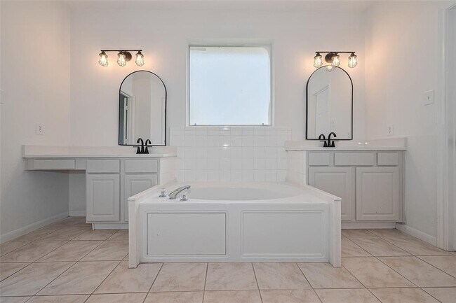 Building Photo - 15603 Mustang Island Dr