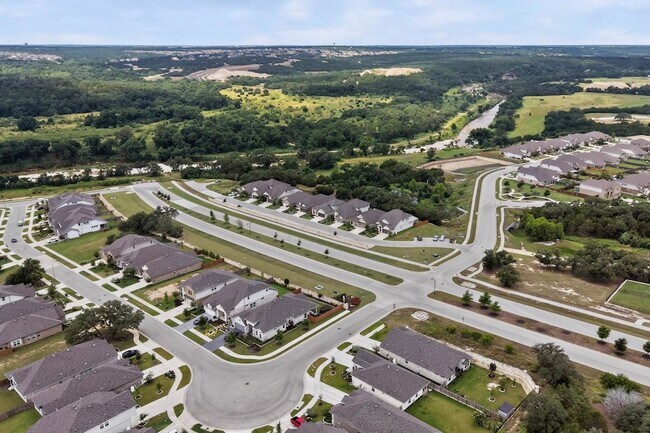 Building Photo - 1008 Summer Gln