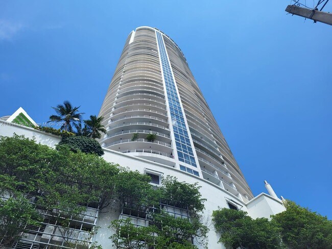 Building Photo - 1750 N Bayshore Dr