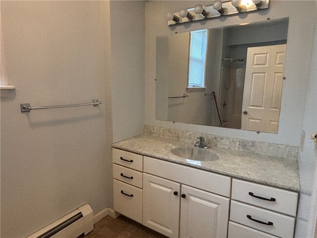 Building Photo - 16 Clifton St