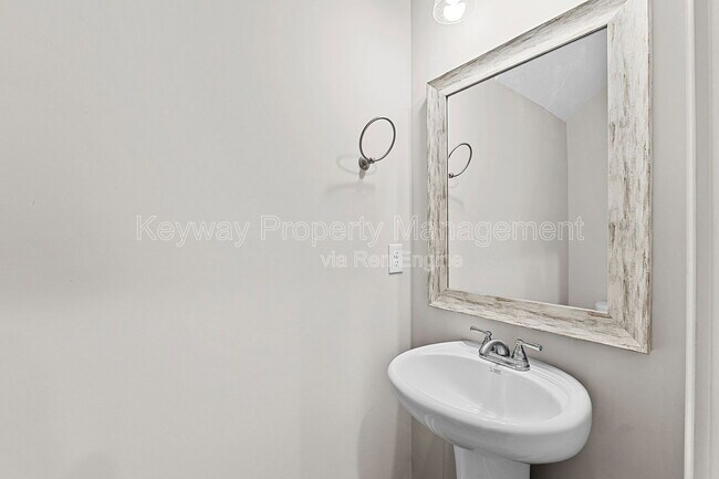 Building Photo - 3125 Venetian Dr