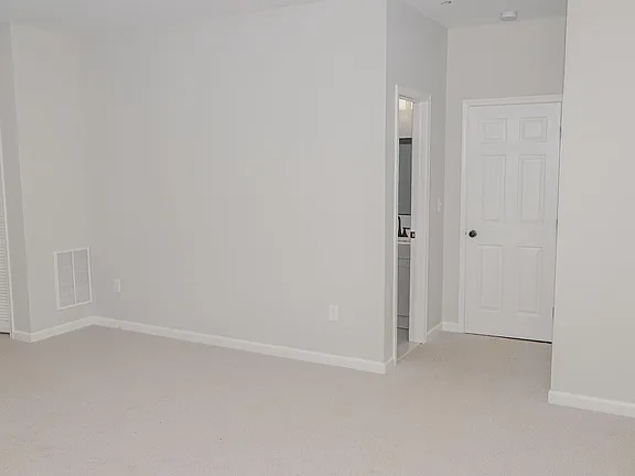 Building Photo - 8906 Chestnut Ave