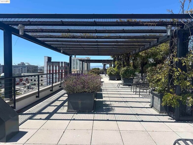 Building Photo - 288 3rd St