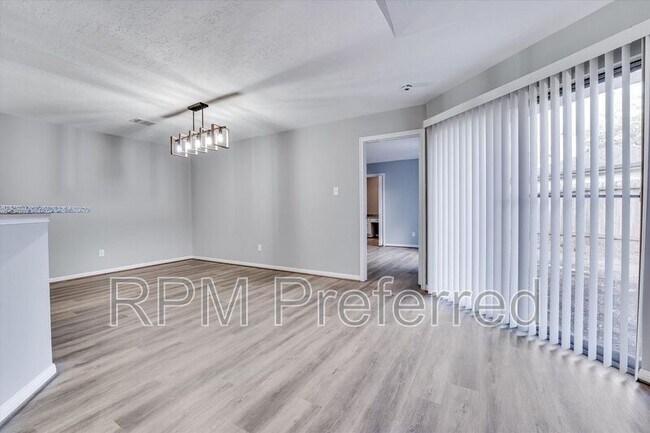 Building Photo - 8526 Deer Meadow Dr