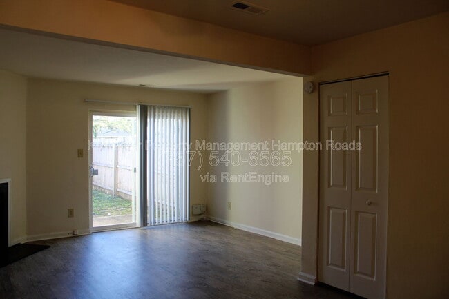 Building Photo - 1 Peachtree Ct