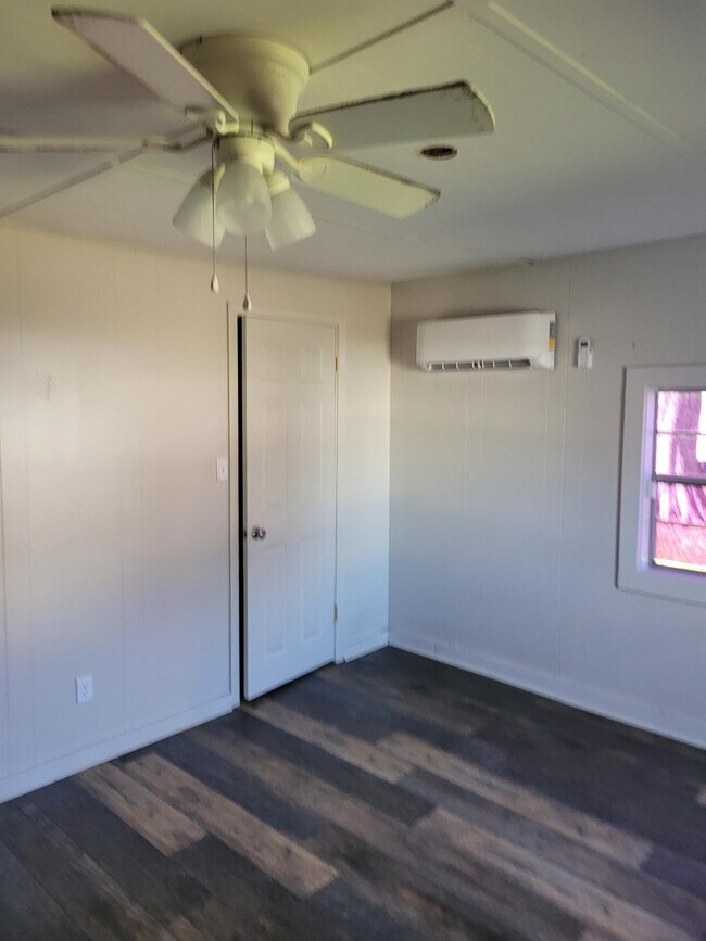 Building Photo - 109 N Suire St