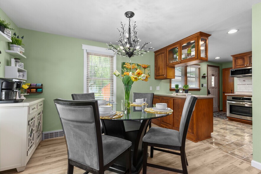 Building Photo - 302 E Wilson Ave