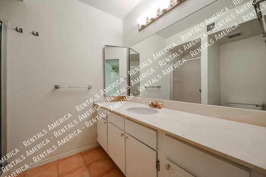 Building Photo - 6626 N Majorca Ln W