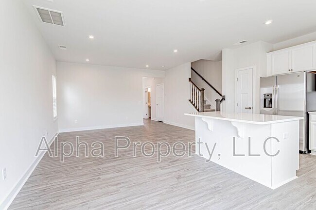 Building Photo - 127 Roseridge Dr