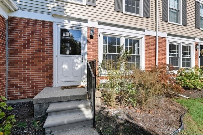 Building Photo - 1340 Kings Cove Dr E