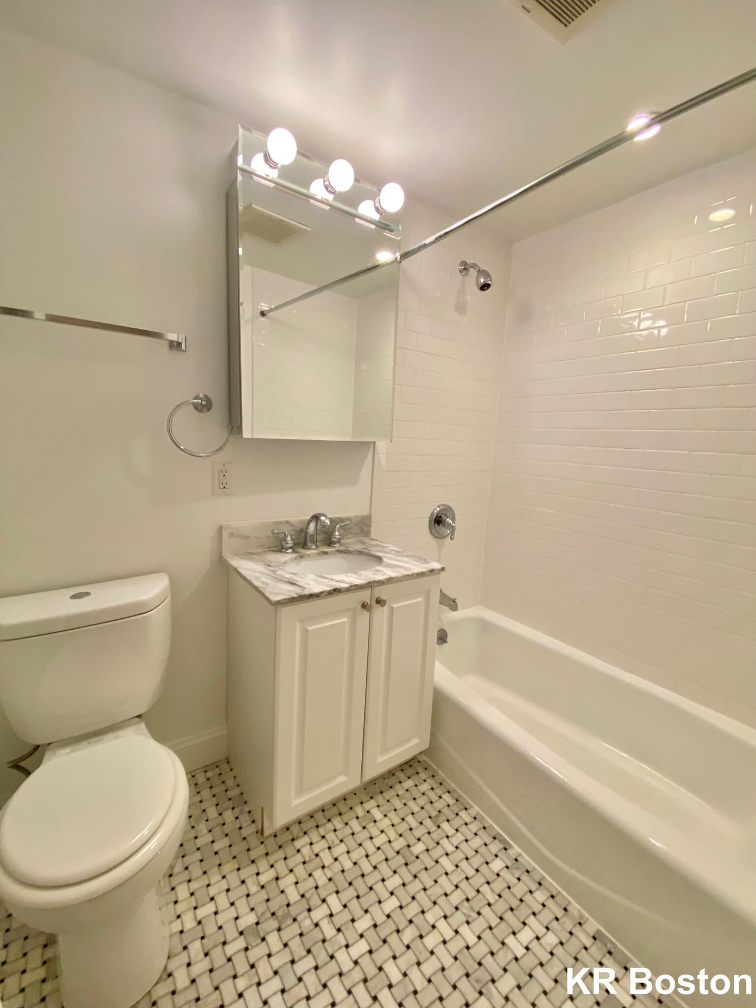 Building Photo - 6 Hilliard St