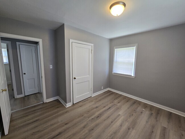 Building Photo - 602 Logan Ave