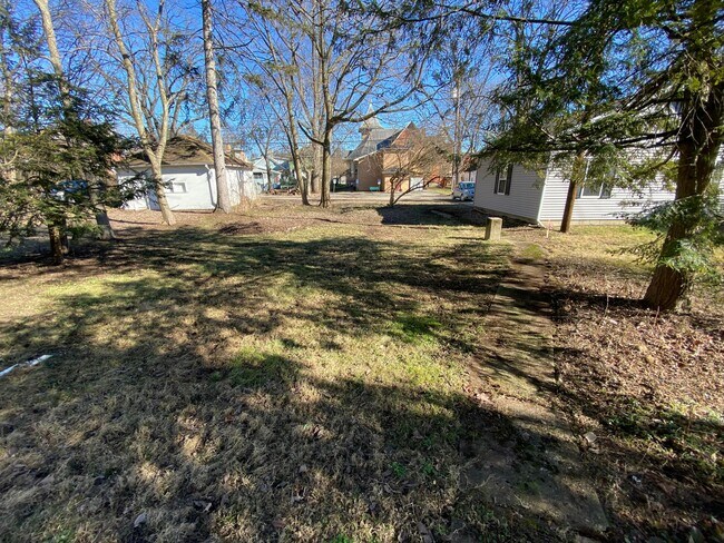 Building Photo - 102 N Washington St