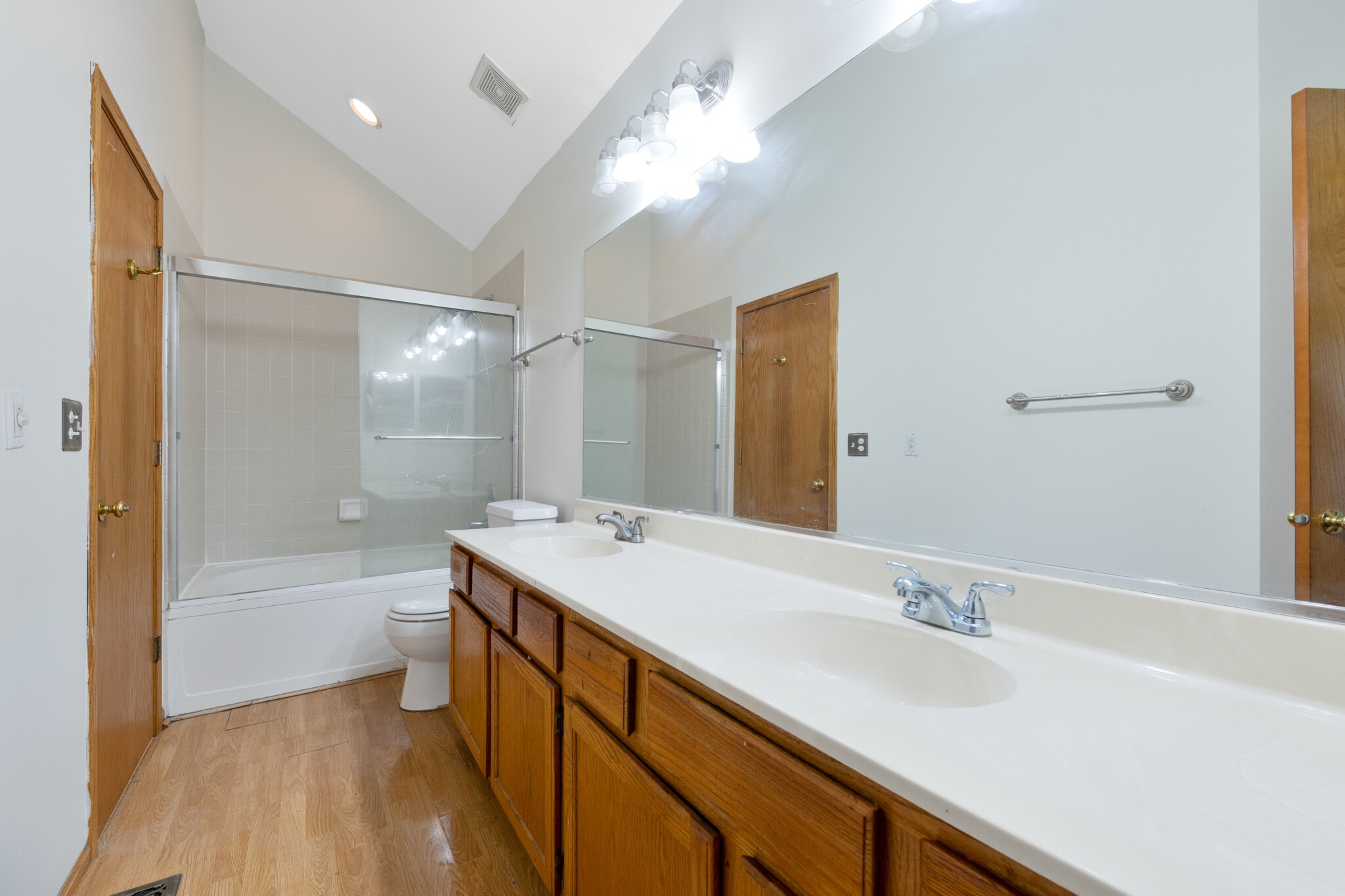 Building Photo - 992 Manchester Cir