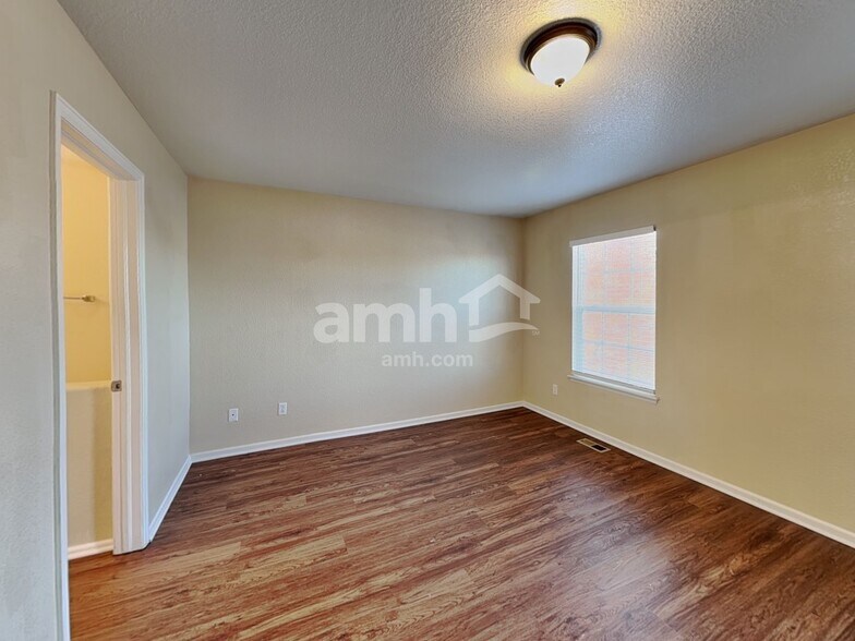 Building Photo - 19746 E 50th Ave