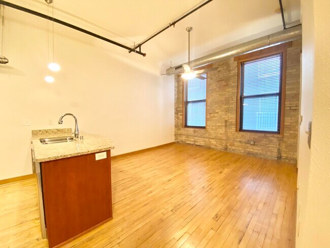 Building Photo - 1017 S 2nd St