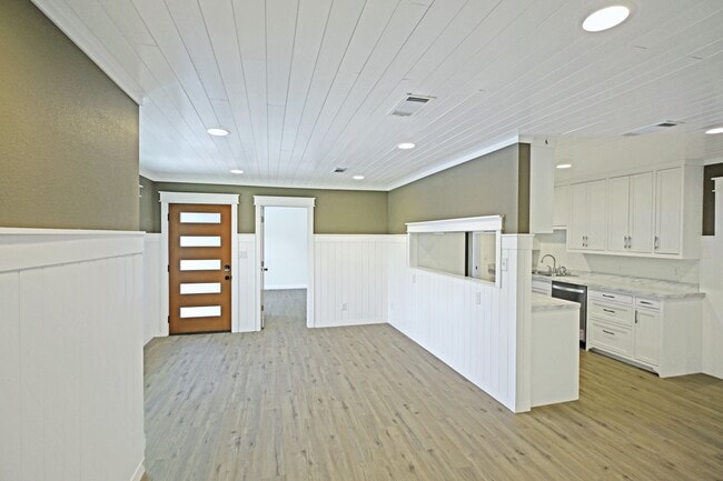 Building Photo - 442 Rothe Loop