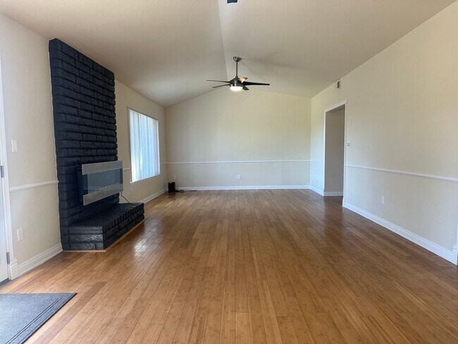 Building Photo - 3+2.5 Stallion Springs COMING SOON!