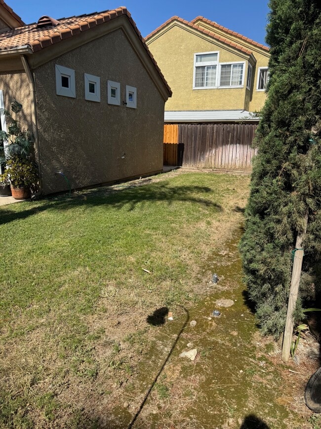 Building Photo - 13885 Portofino St