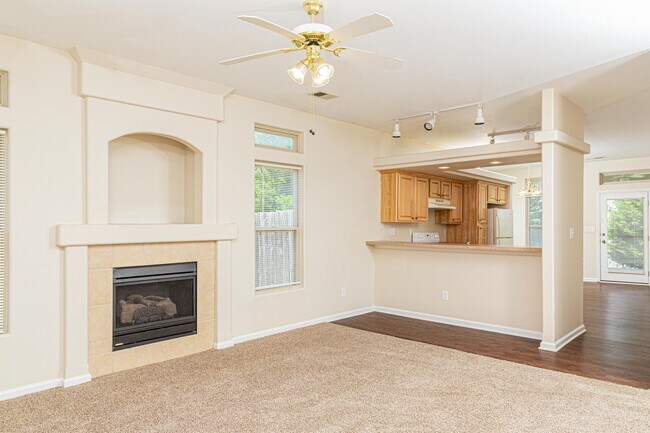 Building Photo - 749 Whispering Brook Trce