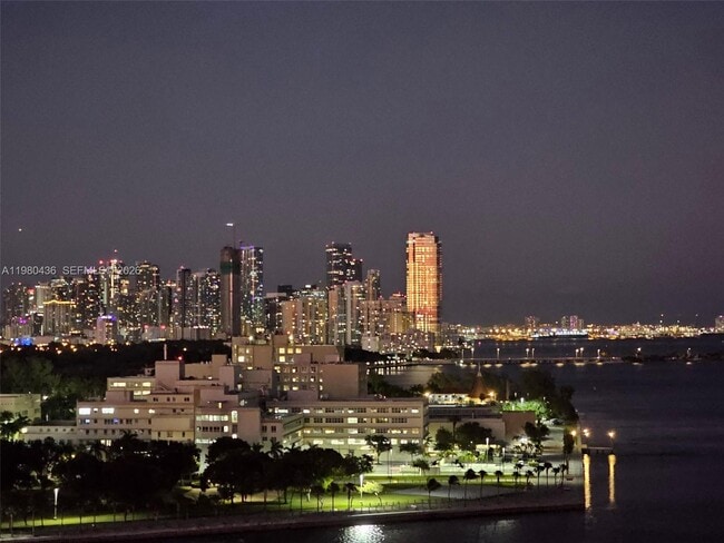 Building Photo - 3 Grove Isle Dr