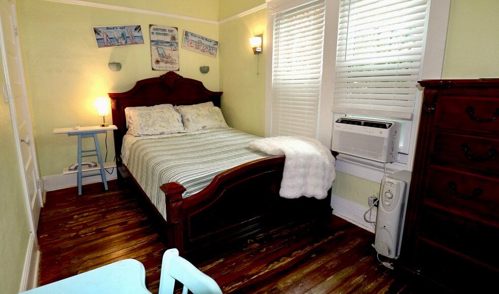 Building Photo - 2016 Hallwood Pl