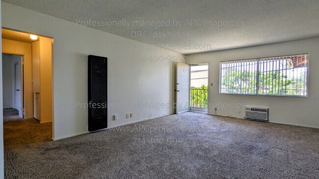 Building Photo - 1810 W Greenleaf Ave