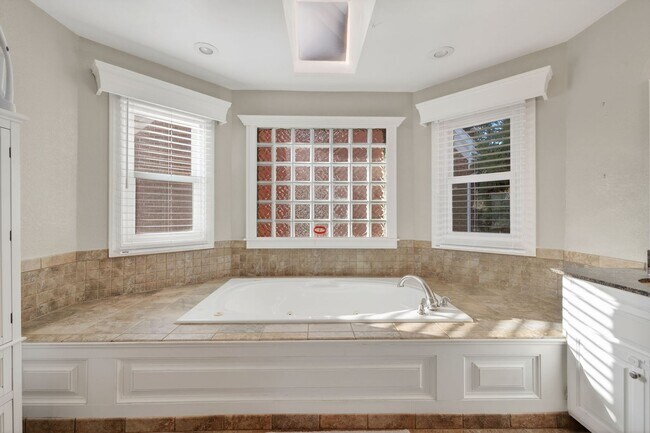 Building Photo - Elegant & Spacious Home Available in Church Point