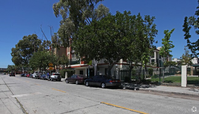 Building Photo - Colden Oaks