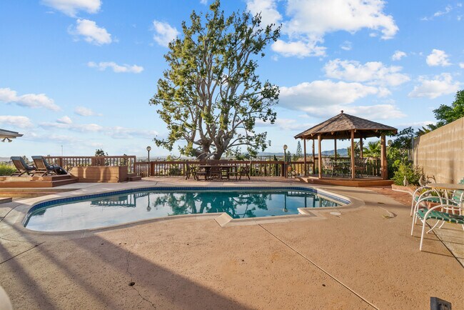 Building Photo - 10561 Alskog St