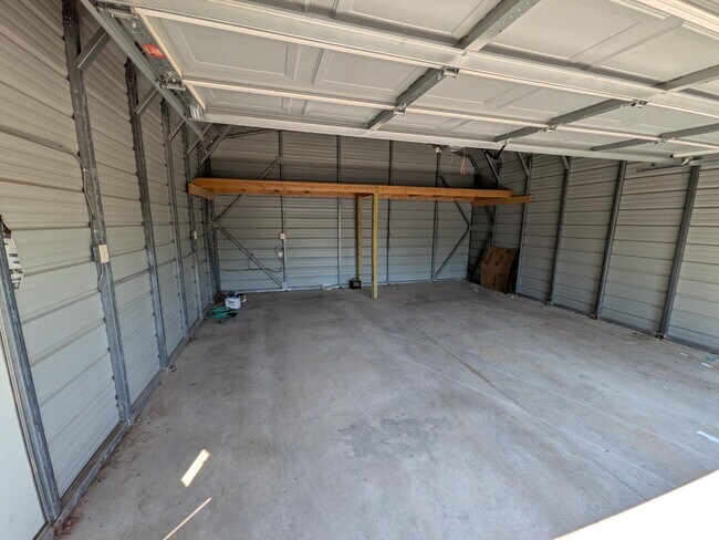 Building Photo - 1633 Crook Ave