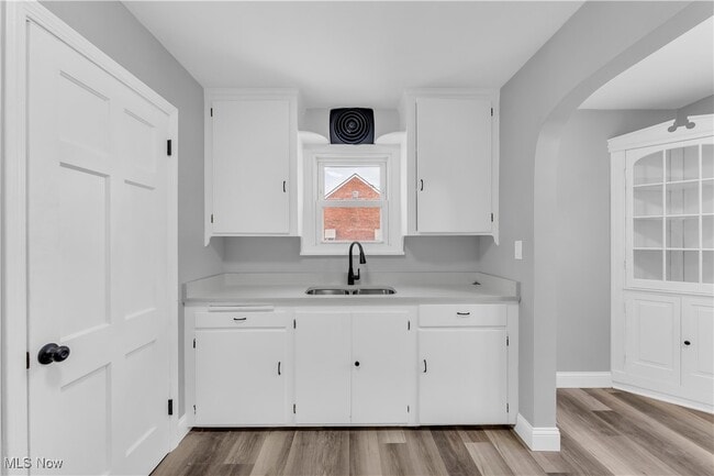 Building Photo - 650 E 250th St