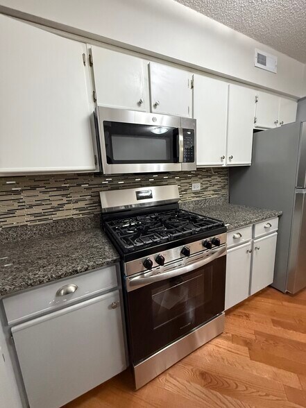 Brand new stove - 4750 N Elston Ave