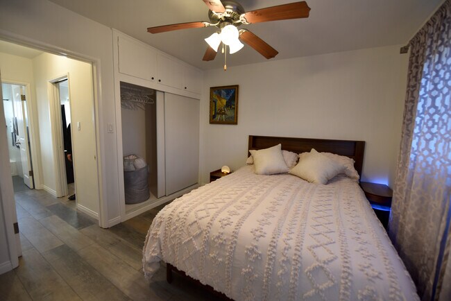 Building Photo - 723 S Louise St