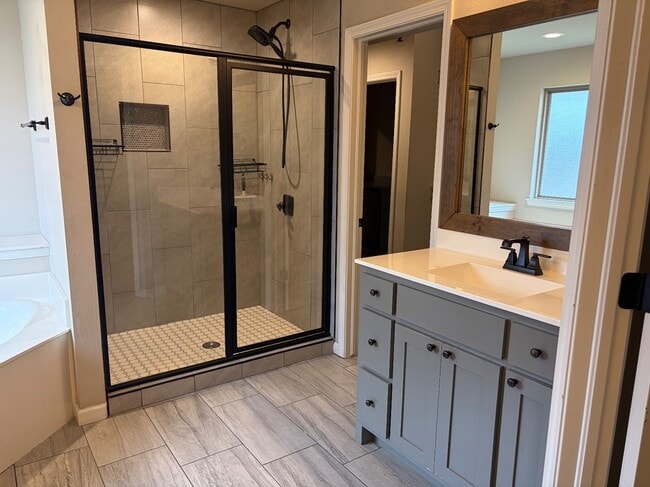 Building Photo - 211 E 128th Pl S