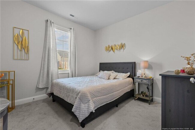 Building Photo - 4 Bedrooms 3 Bathrooms