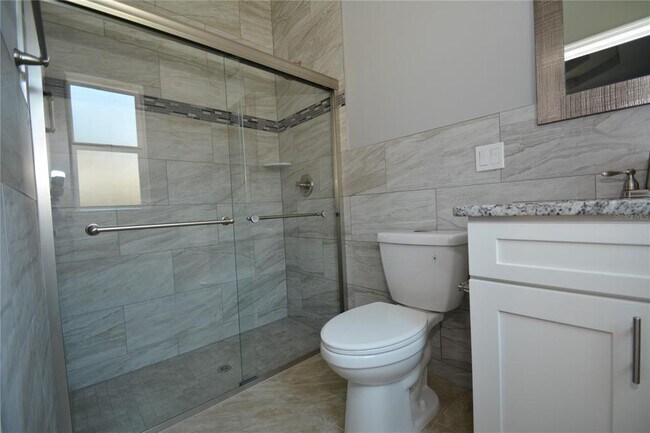 Building Photo - 1 Pontiac Ln