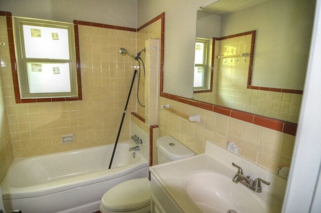 Building Photo - 2434 Dunloe Dr
