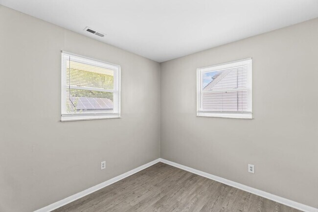 Building Photo - 1549 Oakland Park Ave