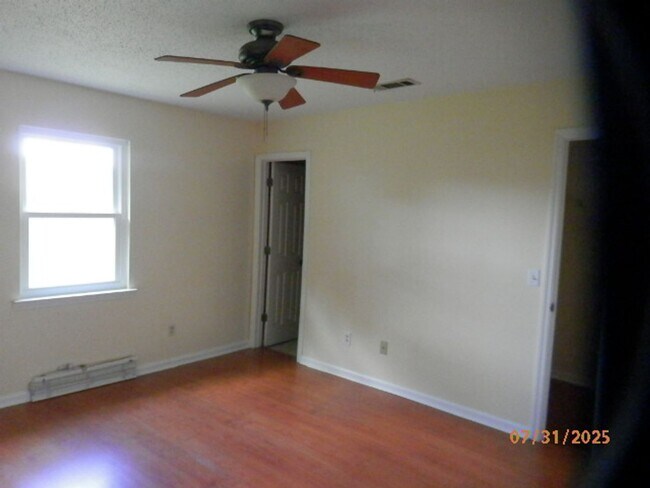 Building Photo - 1616 Seneca Ln