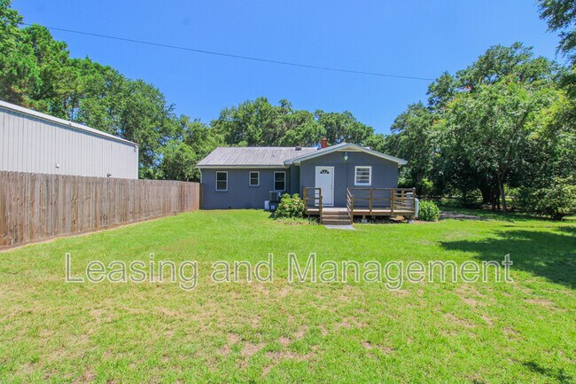 Building Photo - 3494 River Rd