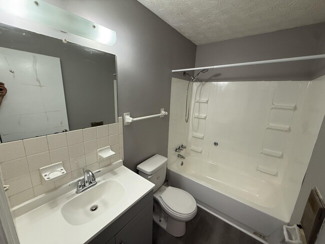Building Photo - 327 Garden Park Dr