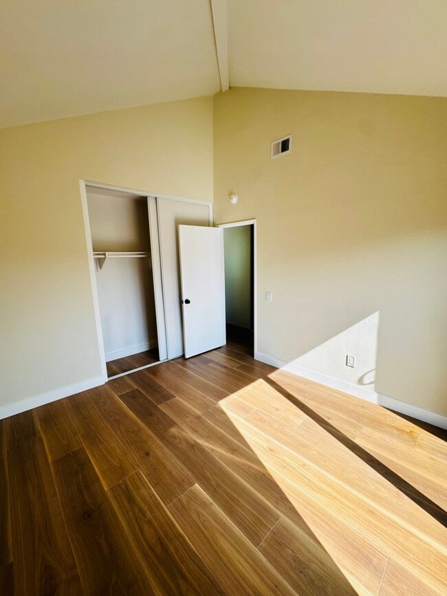 Building Photo - Remodelled 3/3 Townhome For Rent in Huntington Harbor!