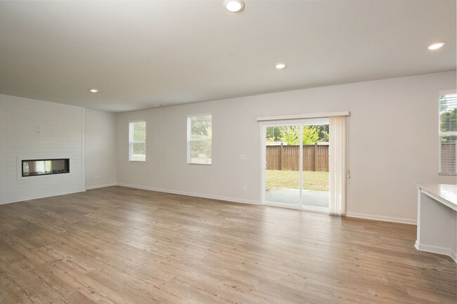 Building Photo - Minutes to Downtown Dawsonville, Rock Creek Park & More—Welcome Home