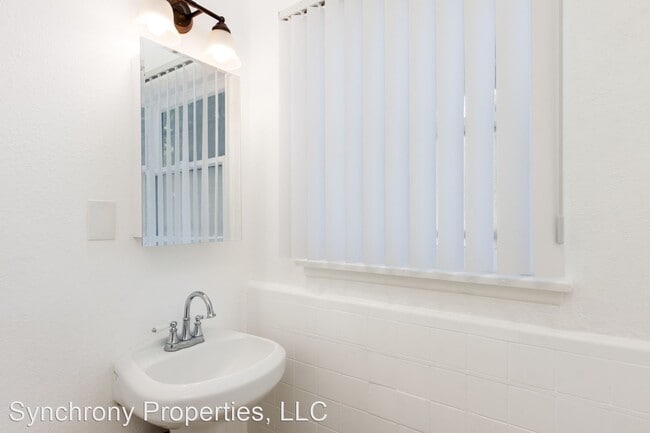 Building Photo - 455 Magnolia Ave