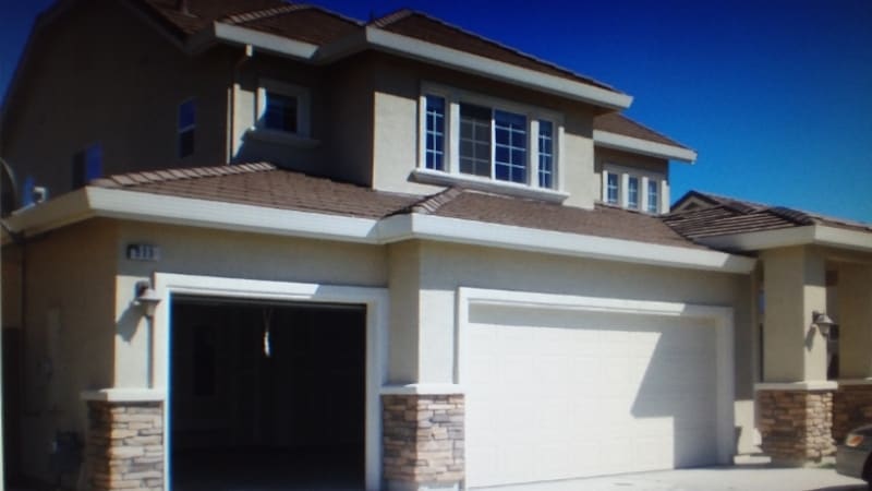 Building Photo - 911 Larch Dr