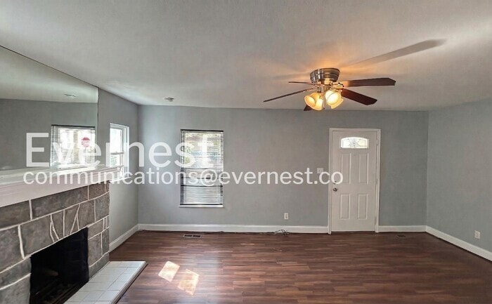 Building Photo - 1300 S Lyerly St